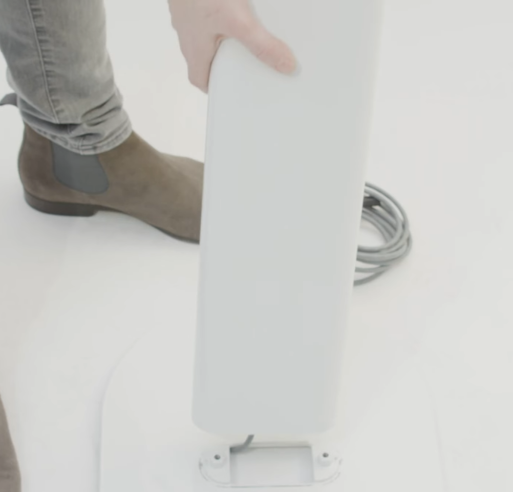 StepThree-DisconnectThePolesAndBaseplate.png